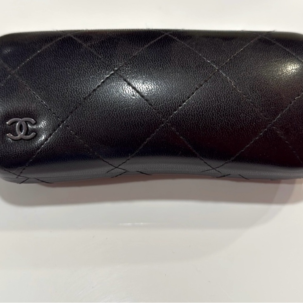 Vintage CHANEL Black Quilted Hard Case Clamshell CC logo Sunglass Case - Picture 2 of 10